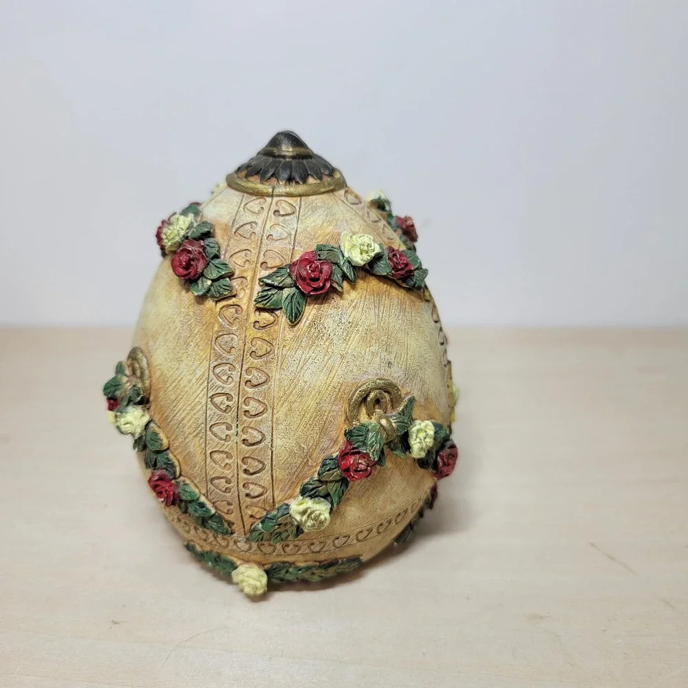 Egg‎ Shaped Nativity Scene Holy Family Angels Religious Christmas Decor
